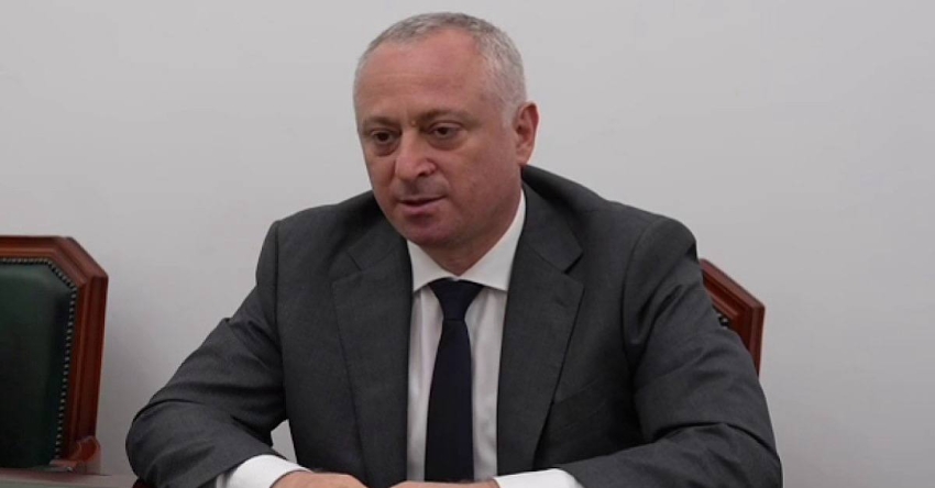 Аԥсны Ахада Бадра Гәынба Урыстәыла аекономикатә ҿиара аминистр ихаҭыԥуаҩ Сергеи Назаров диԥылеит