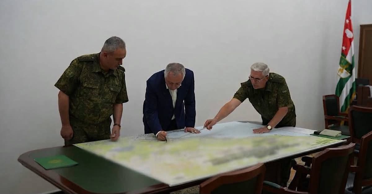 Аԥсны Арбџьармчқәа ркомандаҟаҵаҩ хада Бадра Гәынба жьҭаарамза 12-16 рзы имҩаԥыргараны иҟоу зымҽхак ҭбаау аоператив-тактикатә ҽазыҟаҵарақәа шьақәирӷәӷәеит