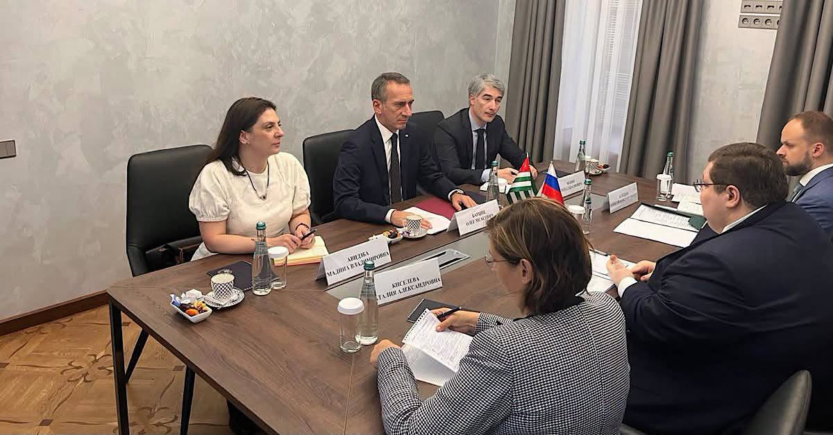 Аԥсны адәныҟатәи аусқәа рминистрреи Россотрудничествои аҵарадырра аусхк аҟны аинырра иалацәажәеит