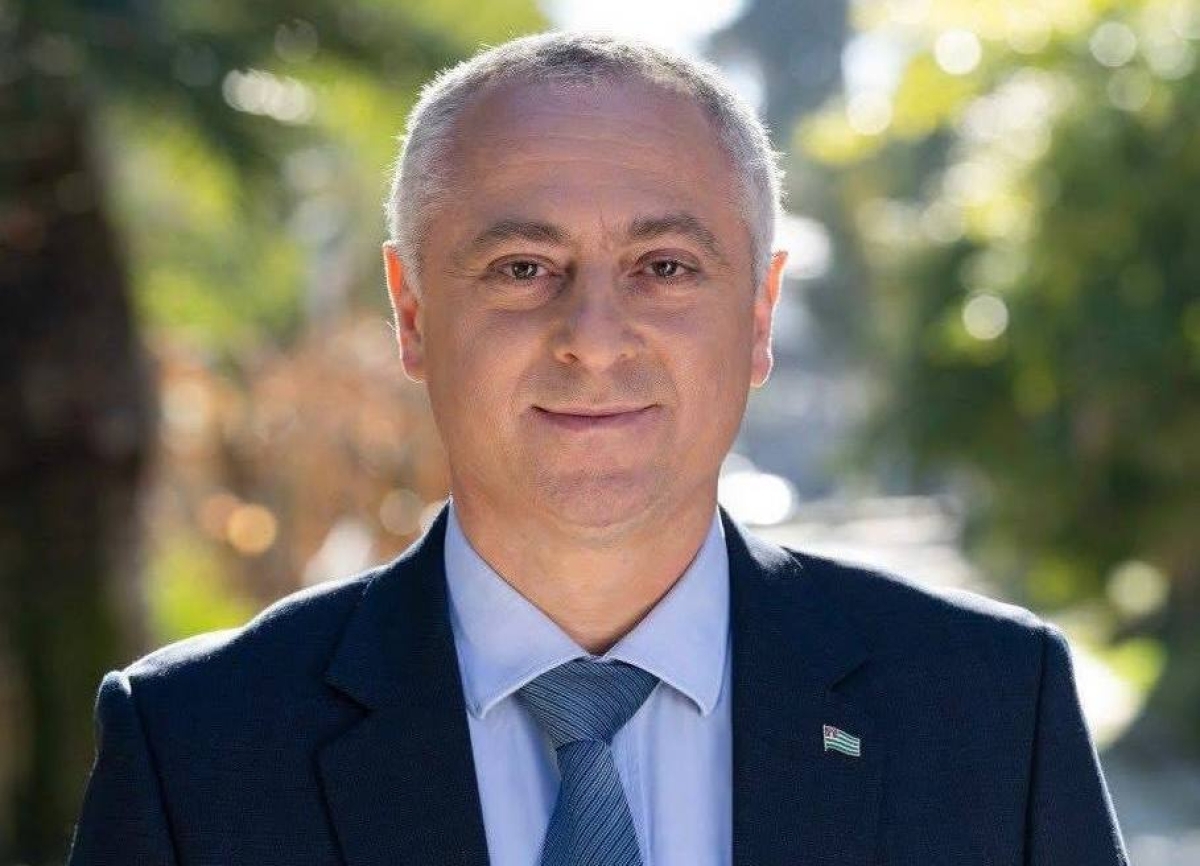 Аҳәынҭқарра ахада Бадра Гәынба агазеҭ «Республика Абхазиа» аколлектив ҭыҵуеижьҭеи 35-шықәса ахыҵра рыдиныҳәалеит
