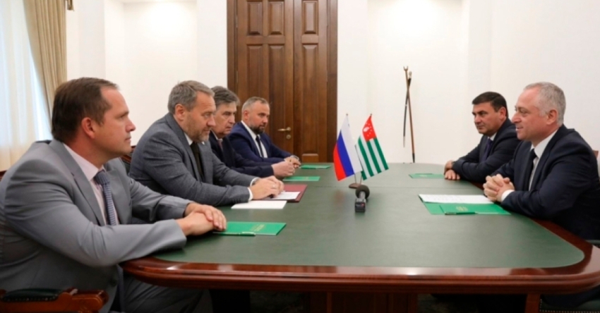 Санкт-Петербург аделегациа идикылеит