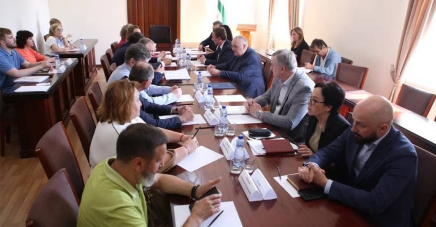 Алеқсандр Анқәаби Дмитри Вольвачи реиԥылара