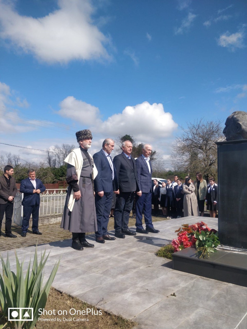 АПОЕЗИА АДУНЕИЗЕГЬТӘИ АМШ
