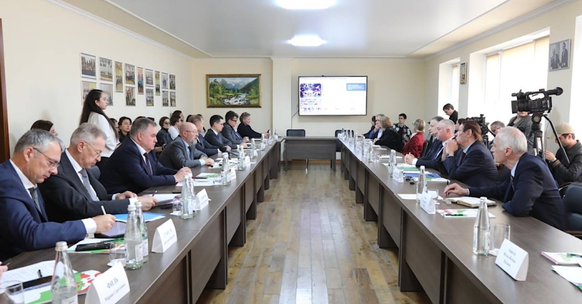 Бадра Гәынба ихы алаирхәит ААУ аҿы имҩаԥысыз астол гьежь «Аԥсни Урыстәылеи: еицырзеиԥшу ацивилизациатә мҩа»