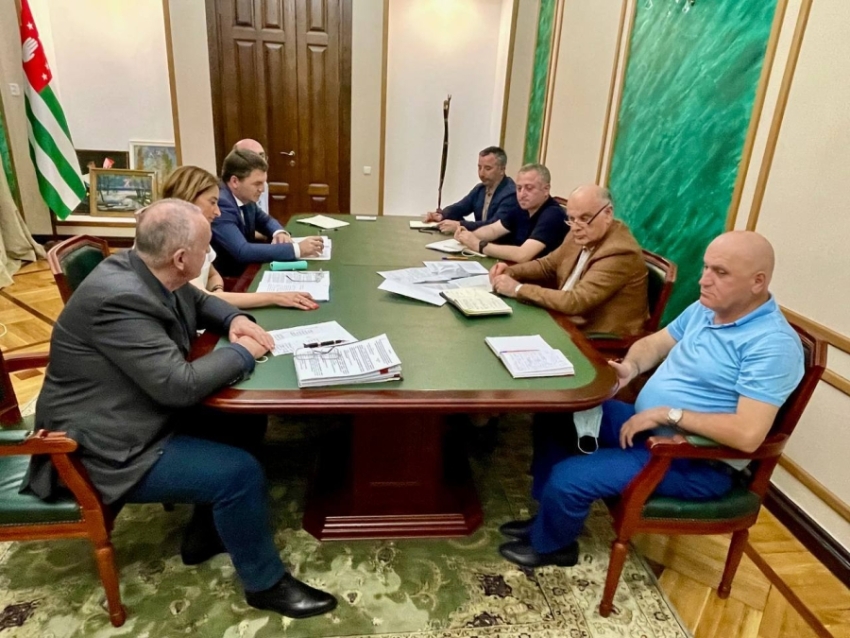 Хра злоу азҵаарақәа