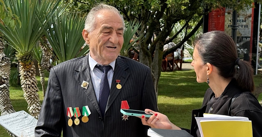 Аԥсны Аҳәынҭқарра Ахада Бадра Гәынба  Иван Ҭарба ианеишьеит &laquo;Аԥсны Аҳәынҭқарра аҭҵаарадырра зҽаԥсазтәыз аусзуҩ&raquo; ҳәа аҳаҭыртә хьӡы